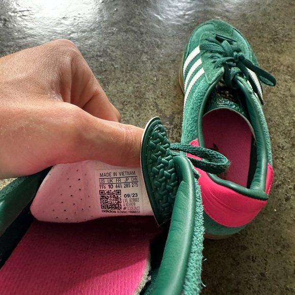 Adidas Collegiate Green Sneakers with White and Pink Accents Gazelle Indoor - Picture 5 of 5